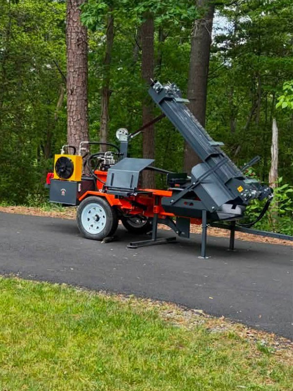 Hydraulic system cooling of the wood chopper